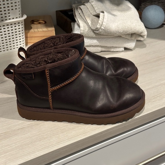 UGG Classic Ultra Mini Leather Boot - Picture 2 of 7